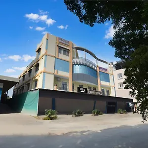 O Mahaveer Tower Hotel